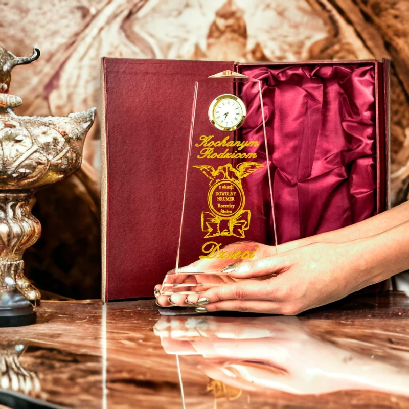 Statuetka z zegarem na rocznicę ślubu — zdjęcie 7