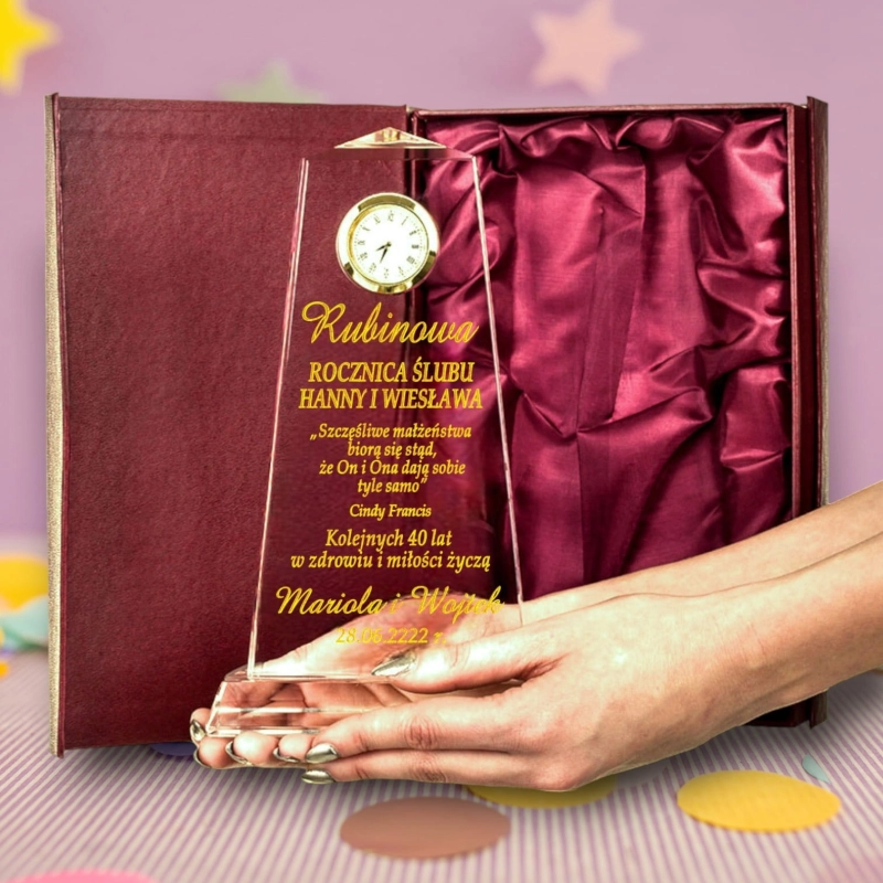 Prezent na rocznicę ślubu rodziców dziadków - Personalizowana Statuetka Kryształowa z Zegarkiem - Prezent na rocznicę ślubu jubileusz 5 15 25 35 45 55 65  0223W51c.jpg