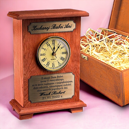 Co na dzień Babci na prezent? Komódka grawerowana statuetka z Twoimi życzeniami dla Dziadków
