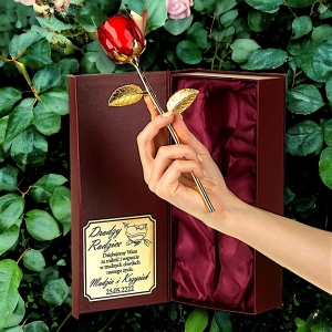 Jaki prezent jest odpowiedni dla rodziców na wesele? Kryształowa Róża z grawerowanym etui - ekskluzywny prezent na lata 0268W14b.jpg