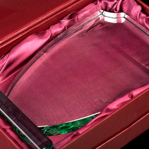 Do statuetki jest dołączone piękne ozdobne etui zamykane na magnesik 0276c.jpg