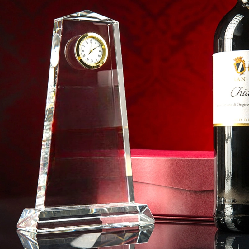 Piękna statuetka trofeum z zegarkiem i etui 0223a.jpg