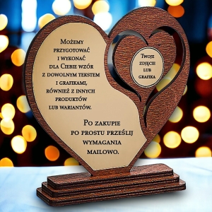 Statuetka drewniana z grawerem zdjęcia na tabliczce - fotograwer i zmiana tekstu w cenie 0184BW00b.jpg