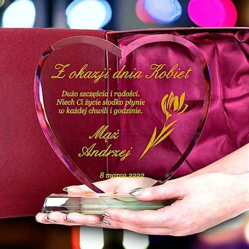 Statuetka Szklana Serce - Piękny Prezent na Dzień Kobie Dzień Matki Mamy Dzień Babci - Dowolny grawer