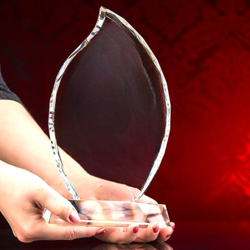 Kryształowa Statuetka w kształcie Łezki ze szlifowanymi rombowo bokami - etui prezentowe i grawer dowolnego tekstu w cenie.