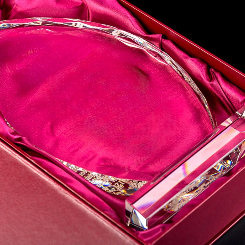 Kryształowa Statuetka w kształcie Łezki ze szlifowanymi rombowo bokami - etui prezentowe i grawer dowolnego tekstu w cenie.