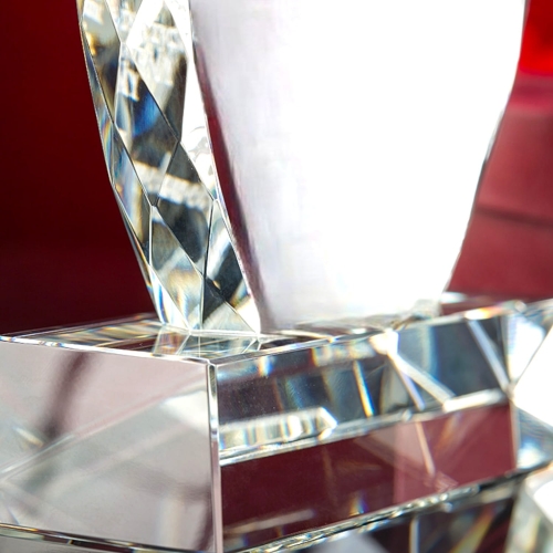 Kryształowa Statuetka w kształcie Łezki ze szlifowanymi rombowo bokami - etui prezentowe i grawer dowolnego tekstu w cenie.