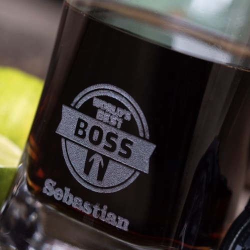 Dodatkowy grawer szklanki lub kieliszka - przykład na szklance bez wypełniania graweru farbą.