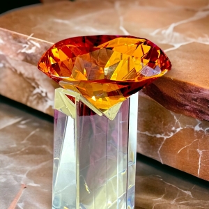 Możemy wykonać dla Ciebie dowolną personalizację diamentowej statuetki. W cenie etui + złocenie / srebrzenie graweru.