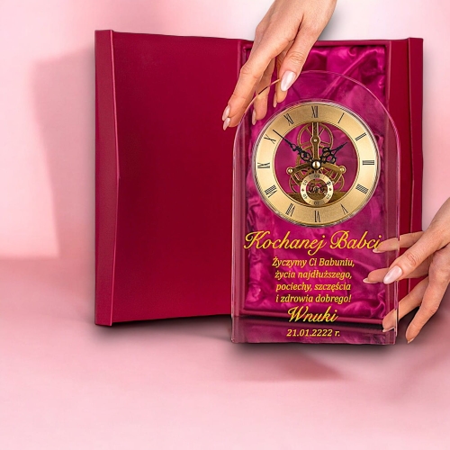 Co na prezent na Dzień Babci? Kup coś porządnego! Drogi i ekskluzywny zegar z Twoim grawerem!