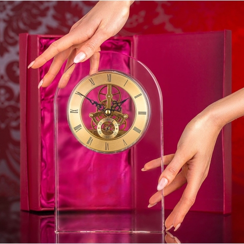 Piękny kryształowy zegar statuetka trofeum statuetka na każdą okazję grubości aż 4 cm. Dowolny grawer w cenie oraz piękne sztywne etui prezentowe. Może służyć jako ekskluzywny upominek biznesowy. Dostępny tylko w Dekoprint.pl 0329b1.jpg