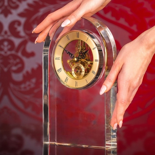 Piękny kryształowy zegar statuetka trofeum statuetka na każdą okazję grubości aż 4 cm. Dowolny grawer w cenie oraz piękne sztywne etui prezentowe. Może służyć jako ekskluzywny upominek biznesowy. Dostępny tylko w Dekoprint.pl 0329c1.jpg