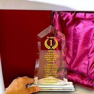 Prezent urodzinowy dla najlepszego Taty Ojca - statuetka szklana z grawerem i etui ozdobnym 0334W52b.jpg