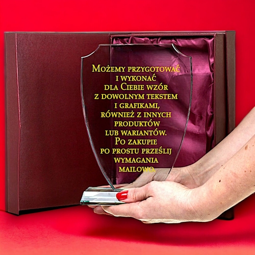 Grawerowana statuetka z etui luksusowy prezent upominek biznesowy dla szefa pracownika na emeryturę odejście dla kierownika dyrektora prezesa firmy współpracującej partnera wspólnika 