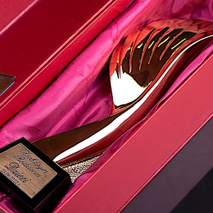Piękna ZŁOTA statuetka trofeum sportowe GRAWEROWANA upominek biznesowy dla klienta szefa prezesa właścicieli przedsiębiorstwa Złote Gody 0292d.jpg