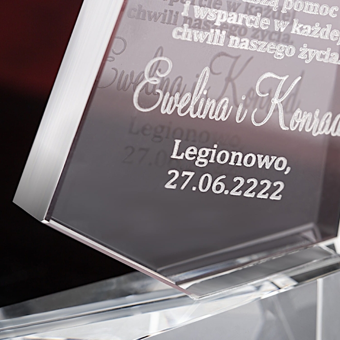 Krzywy obelisk z grubego kryształu — zdjęcie 9