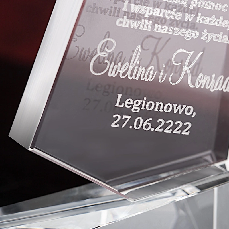 Krzywy obelisk  z grubego kryształu + etui prezent dla rodziców jubileusz rocznicę ślubu 1-99 urodziny złote srebrne gody  UPOMINEK BIZNESOWY FIRMOWY 0323b.jpg