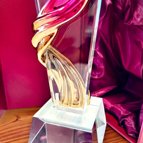 Wyjątkowa statuetka Płomień 29 cm z etui prezentowym w cenie - możemy przygotować dla Ciebie dowolny grawer