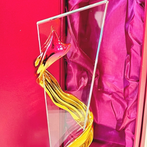 Wyjątkowa statuetka Płomień 29 cm z etui prezentowym w cenie - możemy przygotować dla Ciebie dowolny grawer