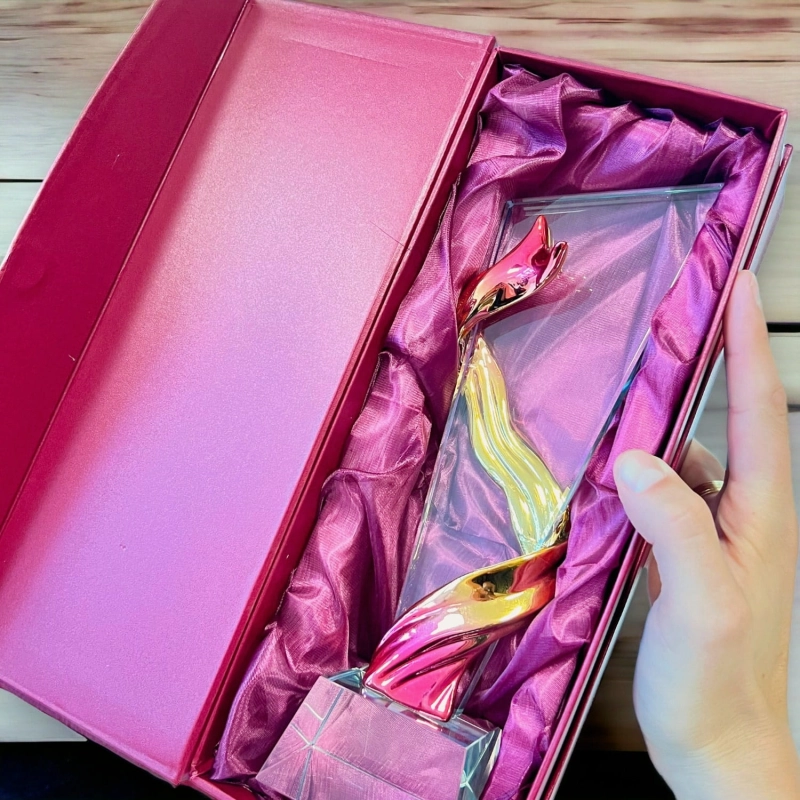 Wyjątkowa statuetka Płomień 29 cm z etui prezentowym w cenie - możemy przygotować dla Ciebie dowolny grawer