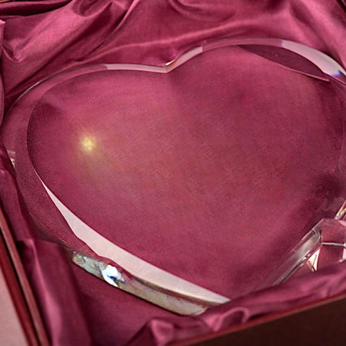 Piękna statuetka - pochyłe serce - ładnie prezentuje się jako podarunek dla bliskiej osoby - zamiany graweru i sam grawer w cenie 0275g.jpg