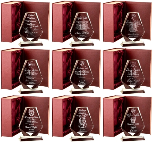 Kryształowy obelisk z grawerem i złoceniem podziękowania dla rodziców prezent na każdą okazję