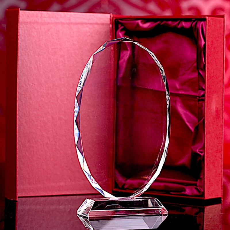Piękna statuetka w kształcie owalu z ozdobnym etui prezentowym w cenie - możliwość dostosowania personalizacji do Twoich potrzeb i wymagań - szybka wysyłka 0151a1.jpg