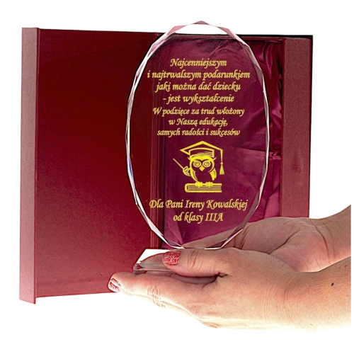 Podziękowanie Prezent Upominek dla Dyrektora Dyrektorki Nauczyciela Nauczycielki Szkoły Uczelni z okazji przejścia na emeryturę - grawerowana tarcza dyplom z etui ozdobnym 0151W35a.jpg
