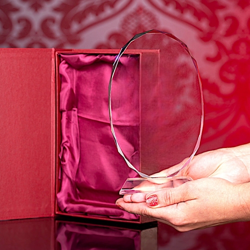 Piękna statuetka w kształcie owalu z ozdobnym etui prezentowym w cenie - możliwość dostosowania personalizacji do Twoich potrzeb i wymagań - szybka wysyłka 0151d1.jpg