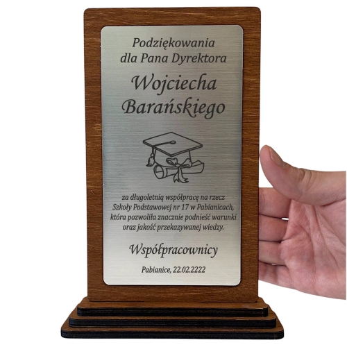 Tani Prezent Podziękowanie Gratulacje dla na Dzień Nauczyciela Dyrektora Wykładowcy Zakończenie Roku Szkolnego Statuetka Trofeum Nagroda Dyplom 0358W11a.jpg