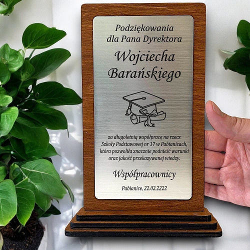 Tani Prezent Podziękowanie Gratulacje dla na Dzień Nauczyciela Dyrektora Wykładowcy Zakończenie Roku Szkolnego Statuetka Trofeum Nagroda Dyplom 0358W11b.jpg