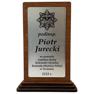 TANI Prezent dla Policjanta Policjantki Komendanta Przełożonego z okazji awansu odejścia ze służby na emeryturę - budżetowa statuetka. 0358W24a.jpg