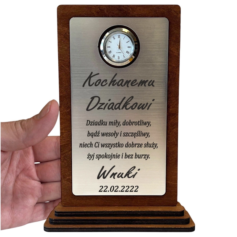 Budżetowy Prezent na Dzień Dziadka dla Bliskiej Osoby - grawerowana statuetka z prawdziwym zegarkiem  0359W23a.jpg