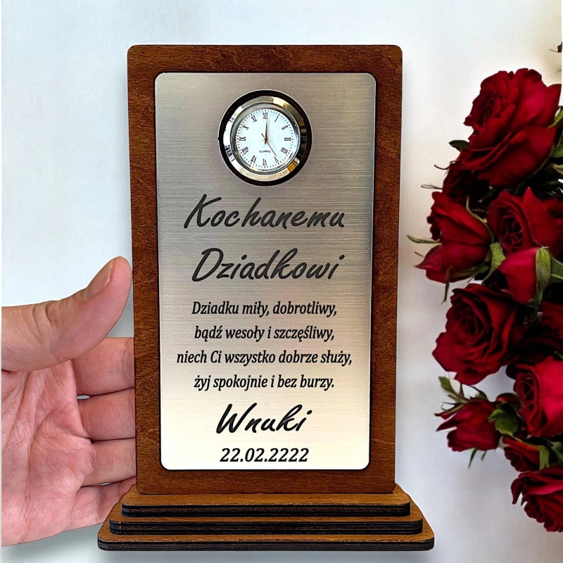 Budżetowy Prezent na Dzień Dziadka dla Bliskiej Osoby - grawerowana statuetka z prawdziwym zegarkiem  0359W23b.jpg