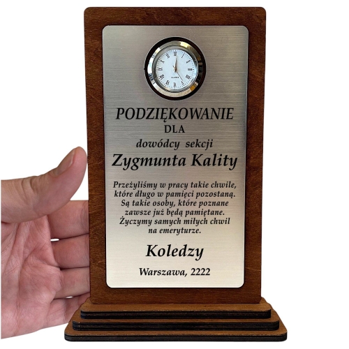 Tani Prezent dla Kolegi Koleżanki z Pracy Strażaka Policjanta Pilota - statuetka grawerowana z zegarkiem 0359W15a.jpg