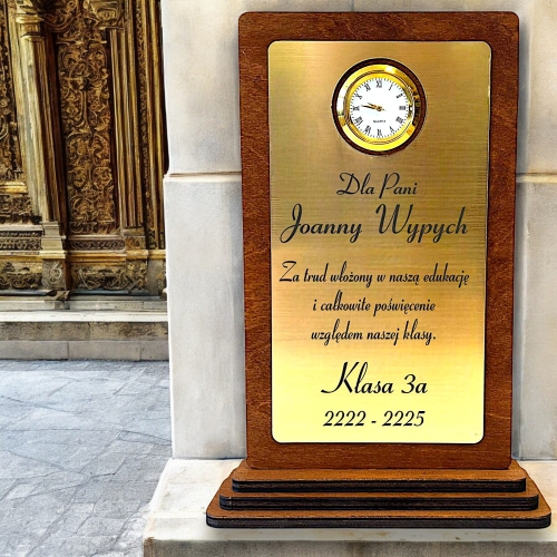 Piękna Tania Statuetka - Podziękowanie dla nauczyciela promotora wykładowcy dyrektora wychowawcy - Zakończenie Roku Szkolnego Studniówka Przedszkole 0359W10b.jpg