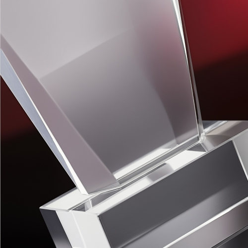 Ogromna, duża i ciężka statuetka  w kształcie płomienia z etui ozdobnym. Mierzy aż 26 cm i jest wykonana z kryształu. W cenie dowolny grawer złocenie / srebrzenie.  Jest odpowiednia jako upominek biznesowy firmowy oraz na okazje prywatne. 0324b3.jpg