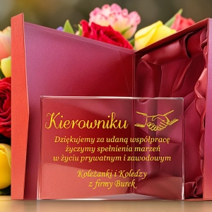 Grawerowana statuetka GRATULACJE prosty i tani prezent upominek biznesowy dla szefa pracownika na emeryturę odejście dla kierownika dyrektora prezesa firmy współpracującej partnera wspólnika
