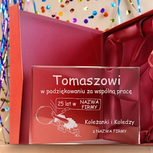 Grawerowana statuetka GRATULACJE śmiesznyi tani prezent upominek biznesowy dla szefa pracownika na emeryturę odejście dla kierownika dyrektora prezesa firmy współpracującej partnera wspólnika