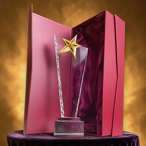 Statuetka 27 cm z metalową gwiazdą