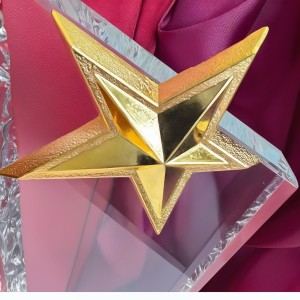 Statuetka 27 cm z metalową gwiazdą — zdjęcie 4