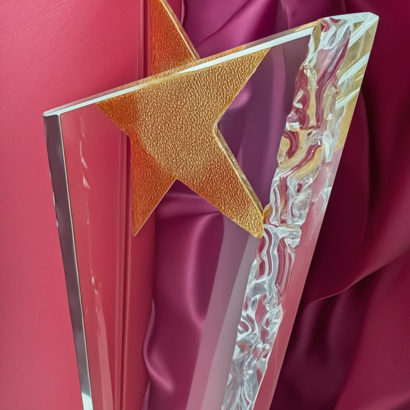 Statuetka 27 cm z metalową gwiazdą — zdjęcie 5