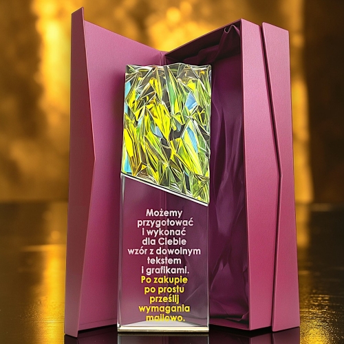 Piękna i niespotykana kryształowa statuetka nagroda trofeum gratulacje prezent podziękowanie - mieni się pod światło - ma aż 24 cm wysokości i etui ozdobne w cenie 0364W00b.jpg