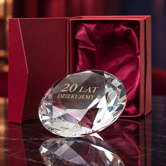 Duża statuetka kryształowa diament 15 × 15 cm z grawerem – wizualizacja jubileuszu firmy
