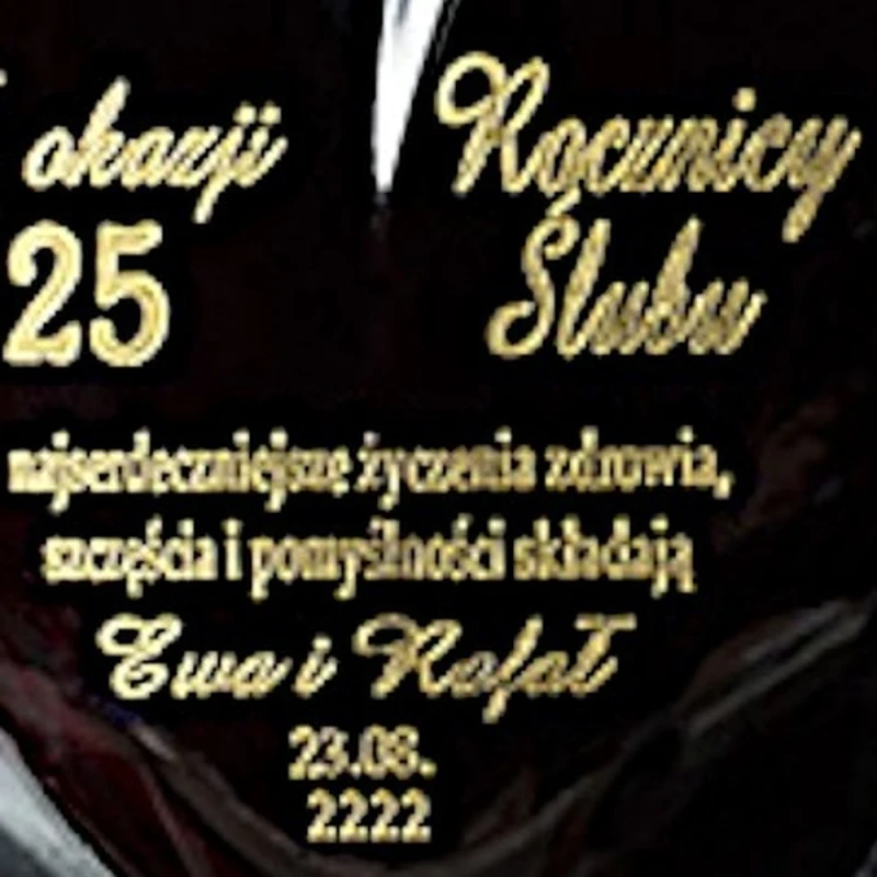 Karafka podziękowanie dla rodziców — zbliżenie graweru