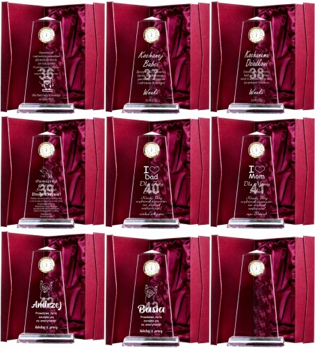 Grawerowana statuetka z zegarkiem kryształ z etui prezent dla rodziców