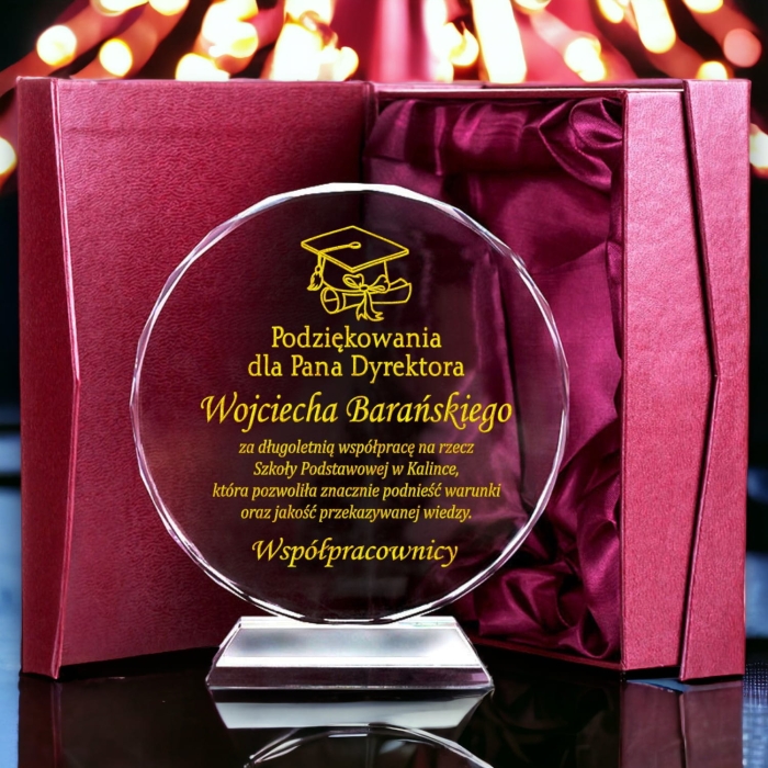 Trofeum medal dla nauczycielki