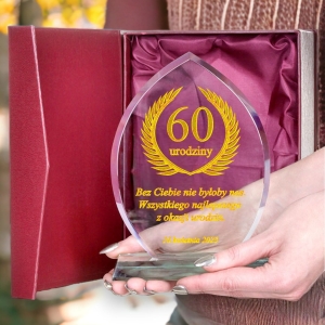 Prezent urodzinowy - piękna statuetka dyplom trofeum z grawerem i etui dla babci dziadka mamy taty cioci wujka chrzestnej chrzestnego 0235W43b.jpg