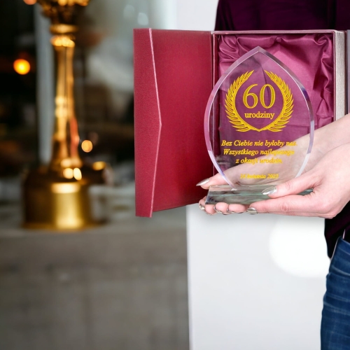 Prezent urodzinowy - piękna statuetka dyplom trofeum z grawerem i etui dla babci dziadka mamy taty cioci wujka chrzestnej chrzestnego 0235W43d.jpg
