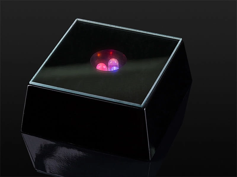 Podświetlana podstawa LED, dzięki której każda statuetka będzie prezentować się jeszcze bardziej okazale niż do tej pory.